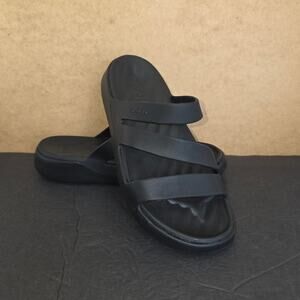 Crocs Getaway Strappy sandals in black Size 6